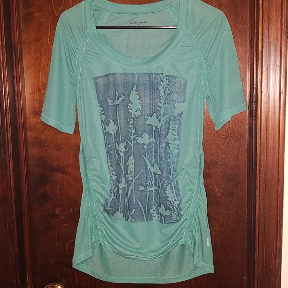Vintage DKNY figure flattering! Summer top
